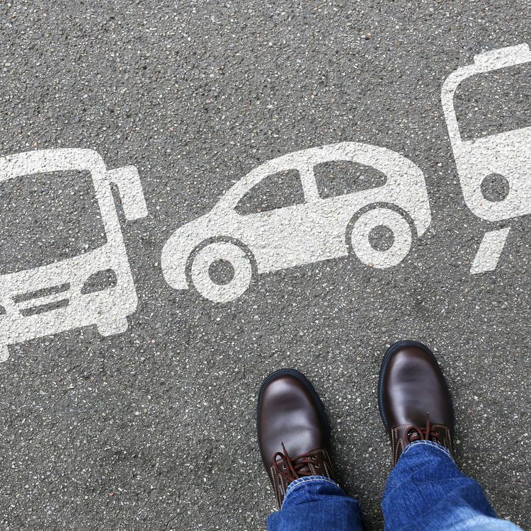 Bahn Zug Auto Bus Mann Mensch Wahl Auswahl Mobilität Reise reis